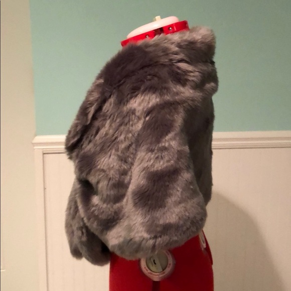 Faux fur stole - Picture 2 of 3